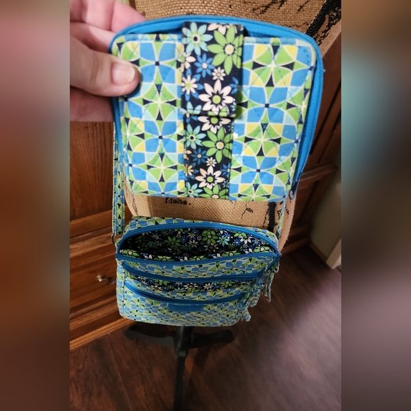 VERA BRADLEY: Daisy 🌻 CROSSBODY BAG & WALLET Both pieces!💙 MATCHING, RARE SET - Picture 10 of 16